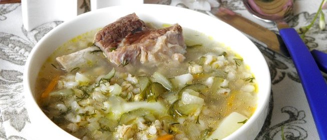 Рассольник с перловкой и солеными огурцами