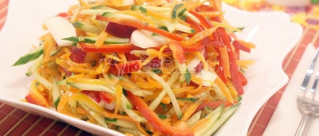 Салат из овощей с редисом