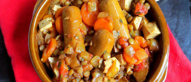 Рагу с зеленой чечевицей и колбасками