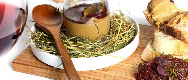 Куриный паштет с желе из вина