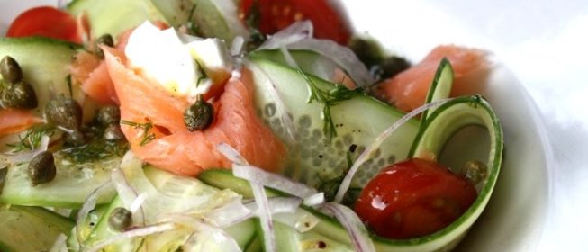 Салат с семгой и огурцом