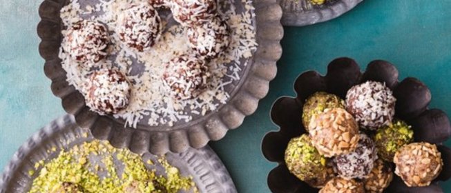 Конфеты с орехом макадамиа и кокосовой стружкой