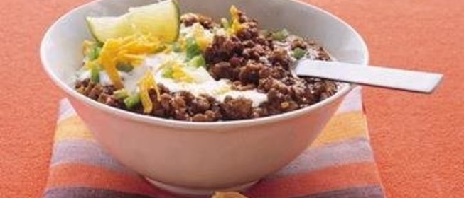 Говядина с беконом и пряностями