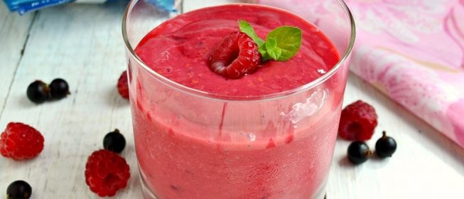 Малиновый смузи с мороженым