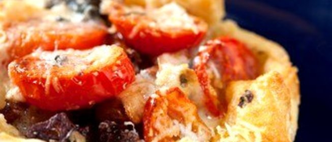 Пицца с луком и сыром