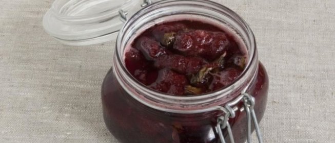 Клубничное варенье с базиликом и мятой