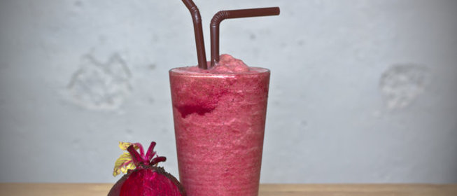 Йогуртовый смузи со свеклой и апельсином