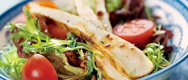 Зеленый салат с курицей