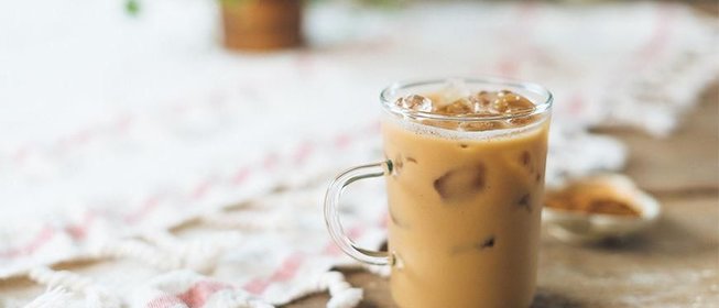 Охлажденный кофе с корицей