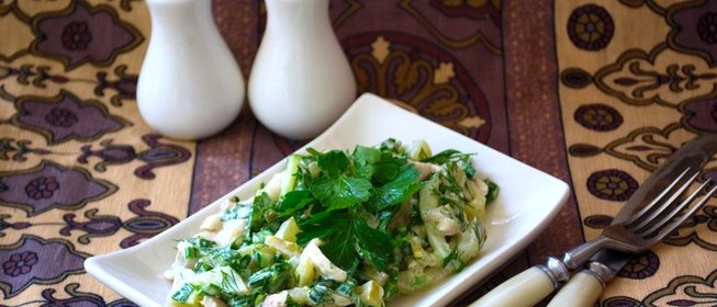 Салат с курицей и огурцом