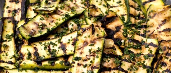 Цукини на гриле с шалфеем и белым бальзамическим уксусом