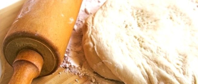 Быстрое тесто для пиццы без дрожжей