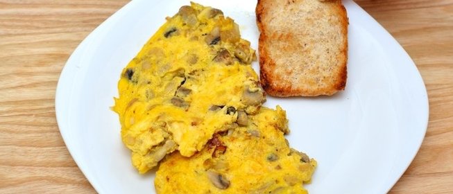 Яичница-болтунья с грибами