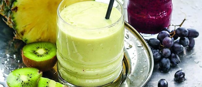 Смузи из ананаса и киви