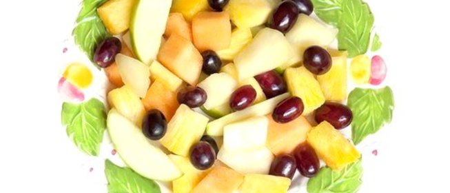 Салат из яблок, груш и дыни с ликером