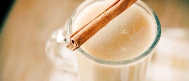 Чай с молоком и корицей