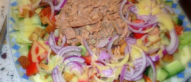 Салат с тунцом консервированным и майонезом