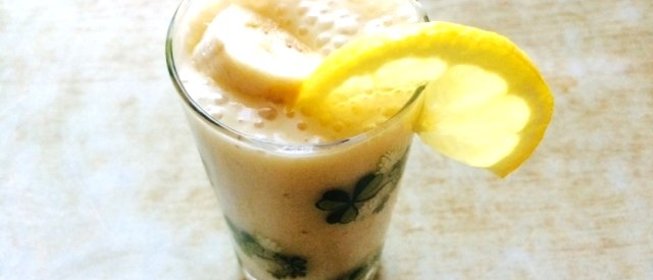 Банановый смузи с молоком