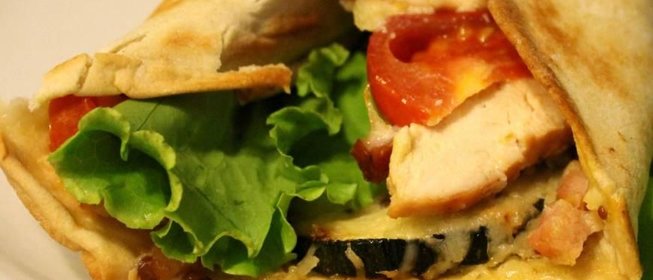 Пицца на лаваше по мотивам салата Цезарь