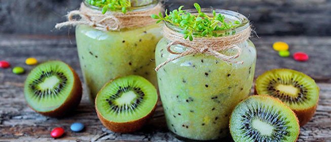 Пшенный смузи из киви и сельдерея