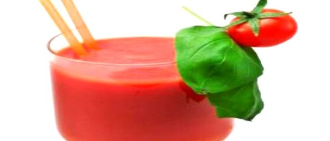 Пряный томатный смузи с тыквенными семечками