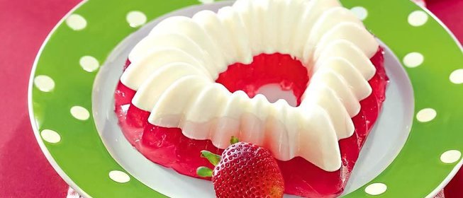 Двуслойное желе с клубникой