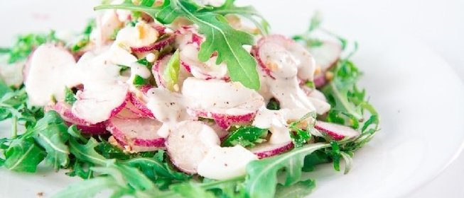 Морской сом с орехами в томатном соусе