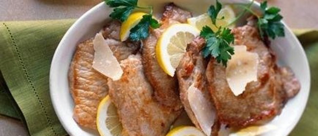 Свиные отбивные с лимоном и сыром