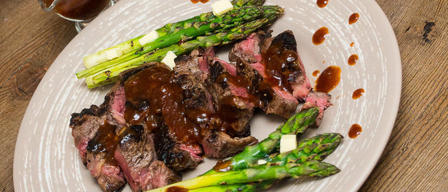 Идеальный ужин: стейк со спаржей