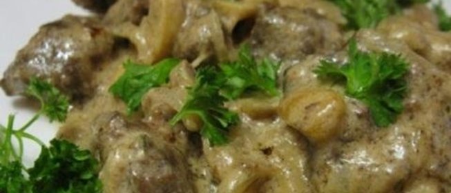 Печень с грибами в сметане