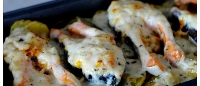 Запеченная форель под чесночным соусом