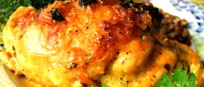 Куриные бедрышки, запеченные с сыром