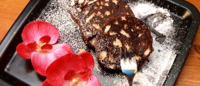 Десертная колбаса из печенья и какао