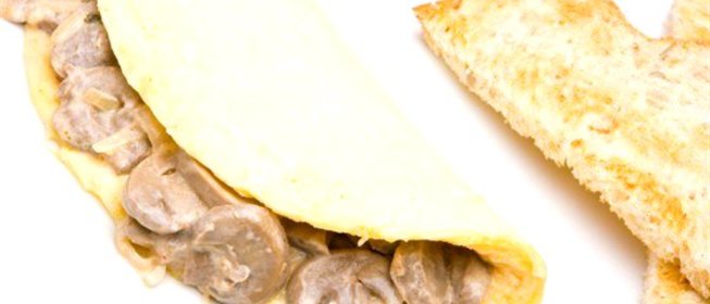 Омлет с грибным соусом