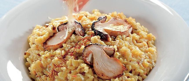 Ризотто с сушеными белыми грибами и шафраном