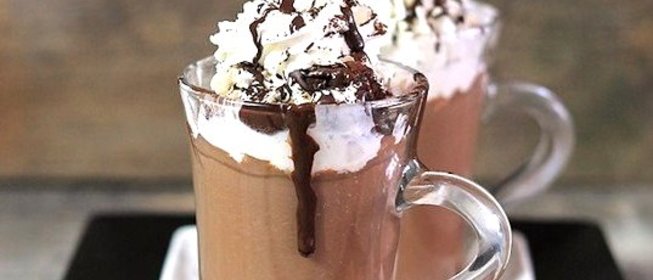 Горячий шоколад со специями и сливками