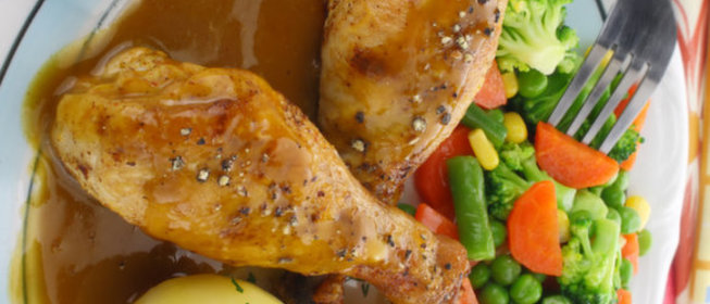 Сытный ужин: куриные ножки с чесноком