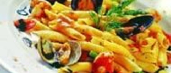 Гарганелли с морепродуктами и спаржей