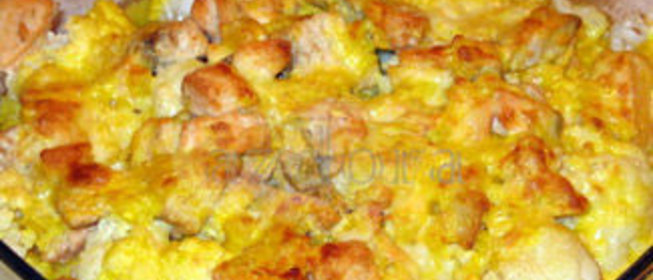 Лосось, запеченный с цветной капустой, под шафрановым соусом