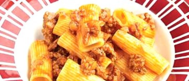 Ригатони с острым мясным соусом