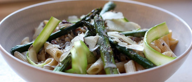 Пенне со спаржей в соевых сливках