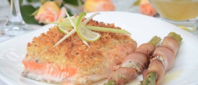 Филе семги со спаржей и соусом