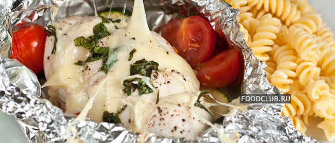 Куриные грудки, запеченные в фольге с овощами