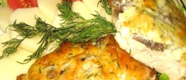 Куриное филе с грибами под сыром