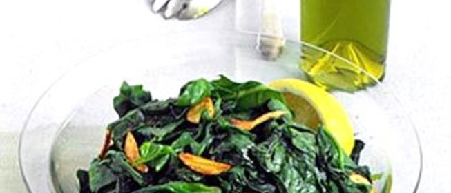 Жареный шпинат с чесноком