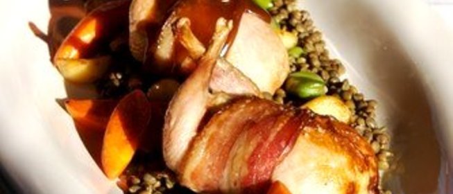 Куропатки с чечевицей в томатном соусе