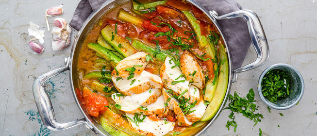 Тушеные кабачки с курицей