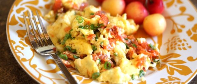 Яичница с колбасой