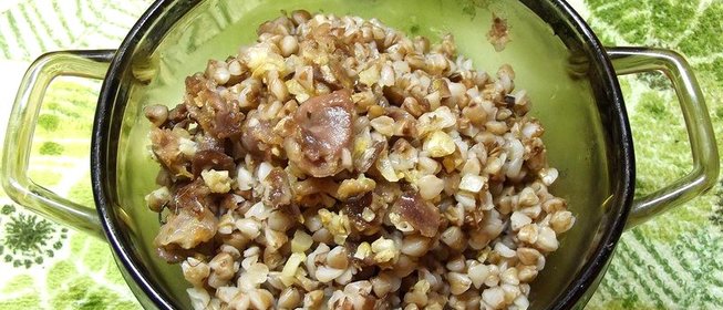 Гречневая каша со шкварками из баранины
