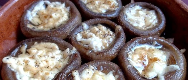Шампиньоны, запеченные с сыром в духовке